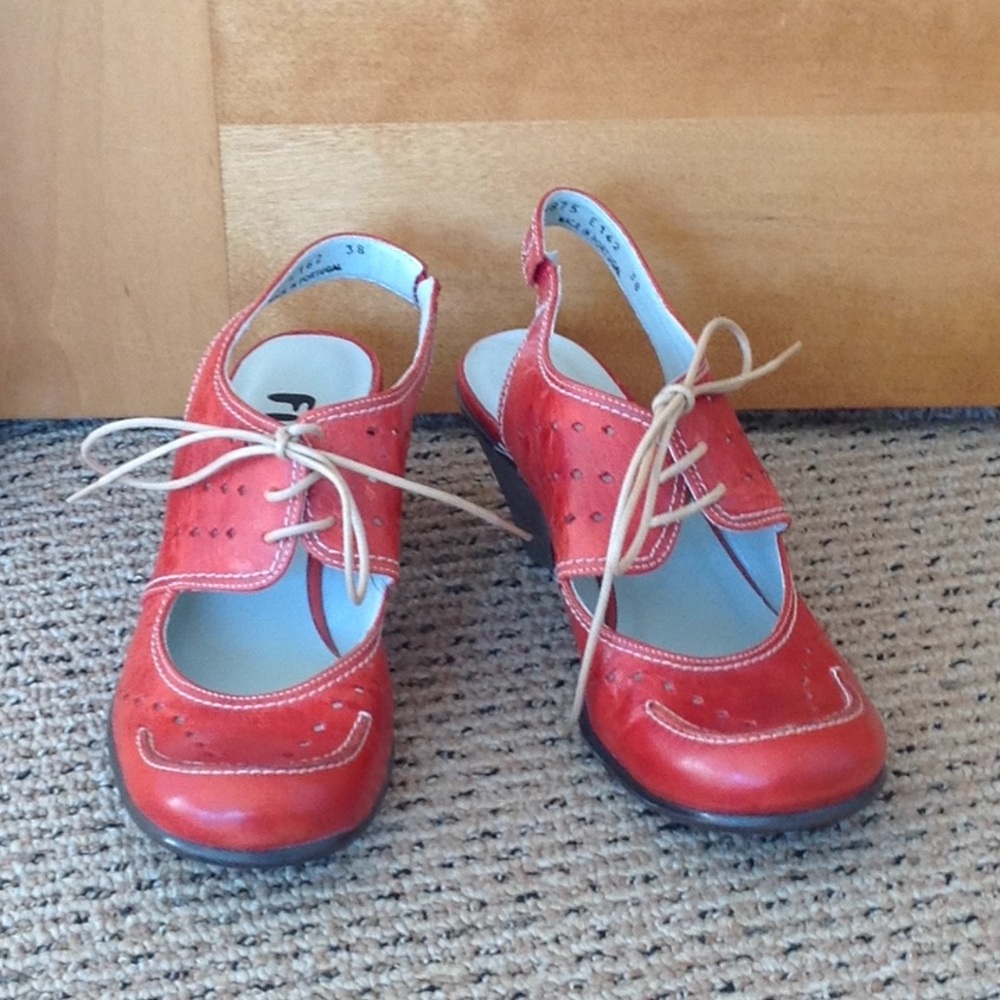 Fidgi Orange Mary Jane shoes MINT never worn